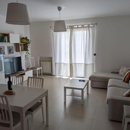 La Casa Dei Due Mari - Large Apartment With Parking Taranto Exterior photo