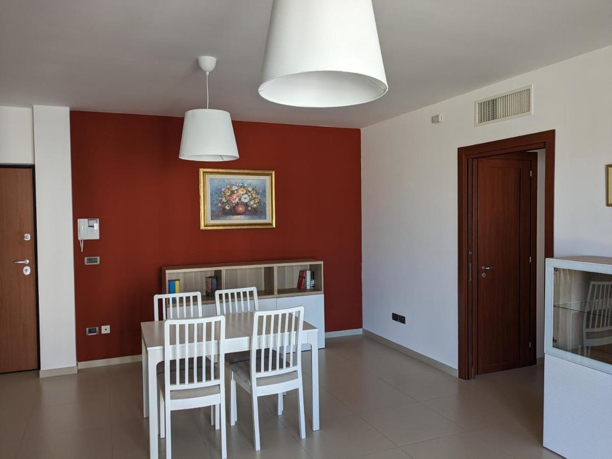 La Casa Dei Due Mari - Large Apartment With Parking Taranto Exterior photo