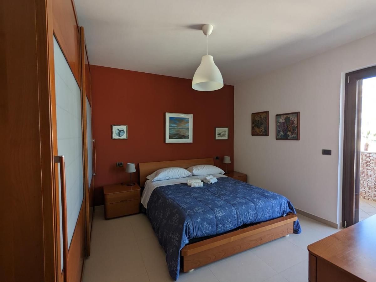 La Casa Dei Due Mari - Large Apartment With Parking Taranto Exterior photo