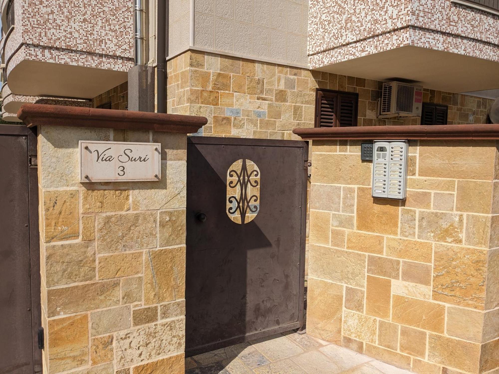 La Casa Dei Due Mari - Large Apartment With Parking Taranto Exterior photo