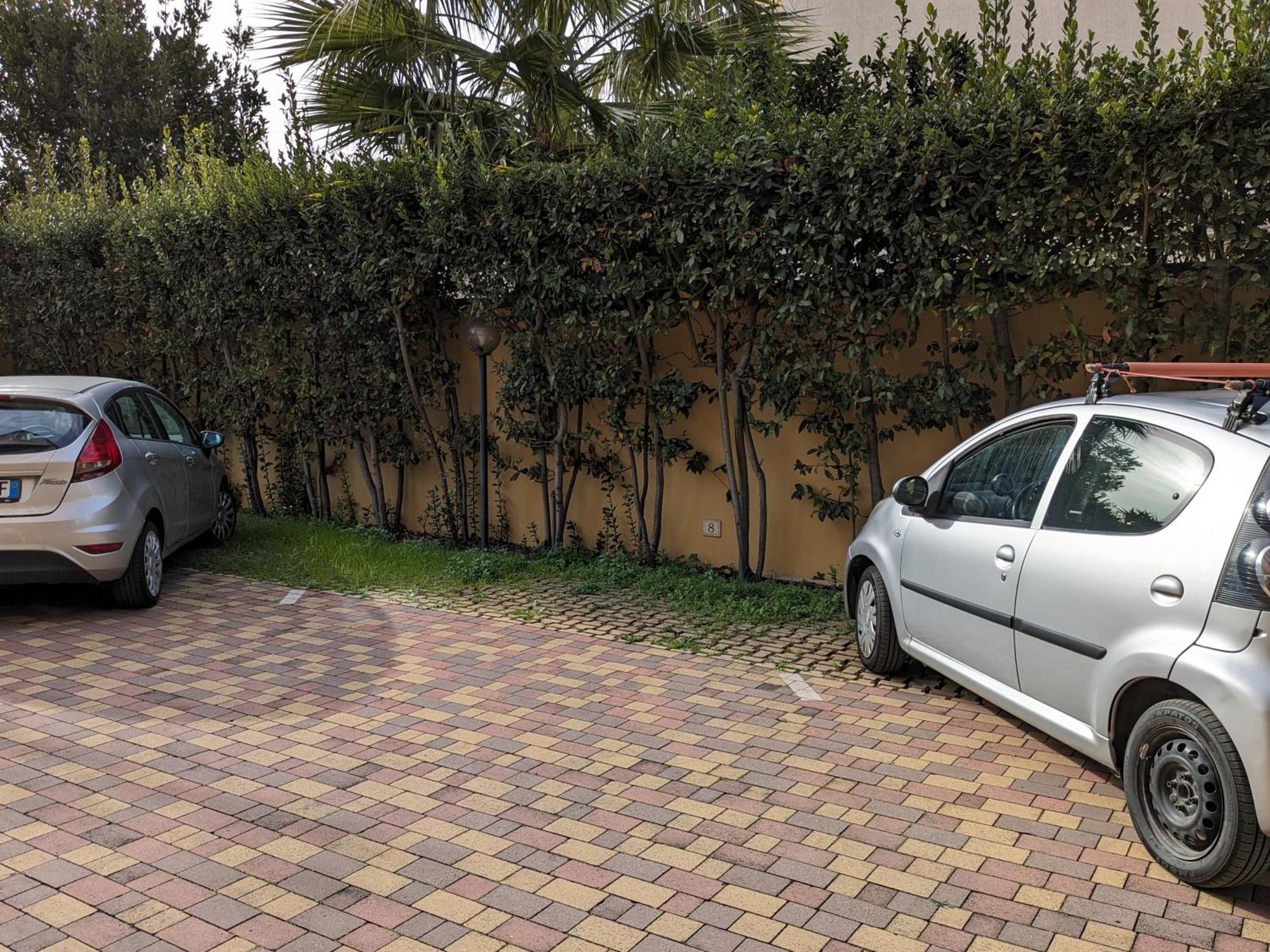 La Casa Dei Due Mari - Large Apartment With Parking Taranto Exterior photo